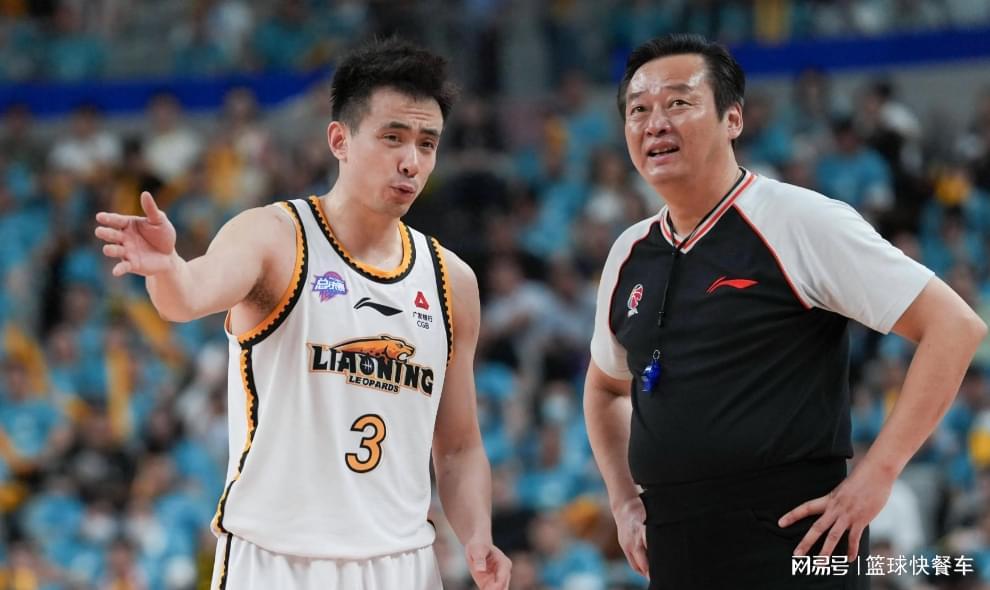 CBA最搞笑的一幕！辽篮提前开香槟被打脸：险遭倒数第2反绝杀